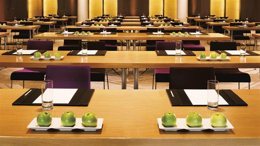 The Ritz-carlton,