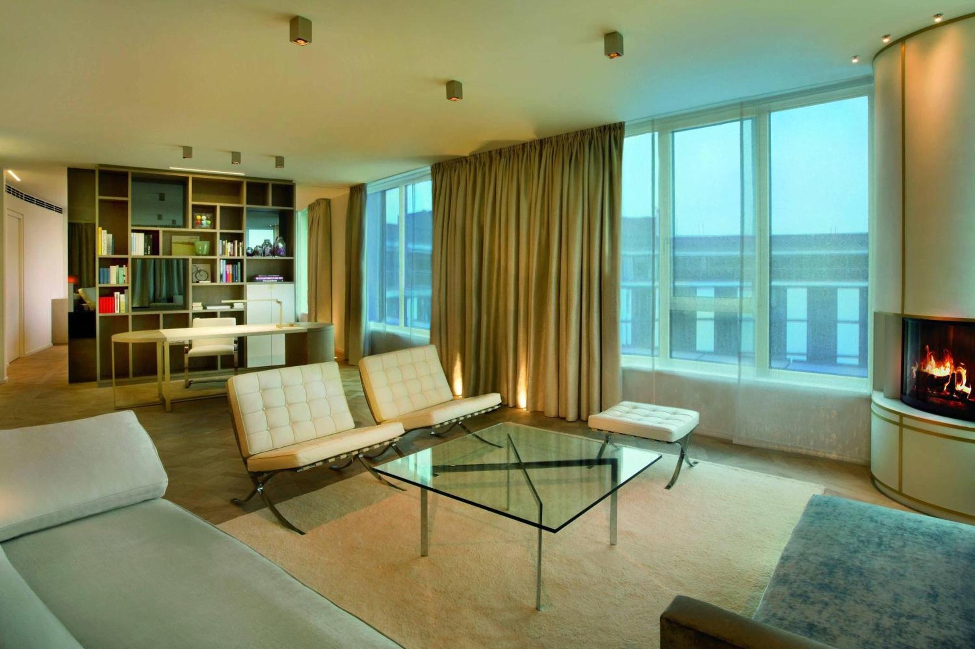 The Ritz-carlton,