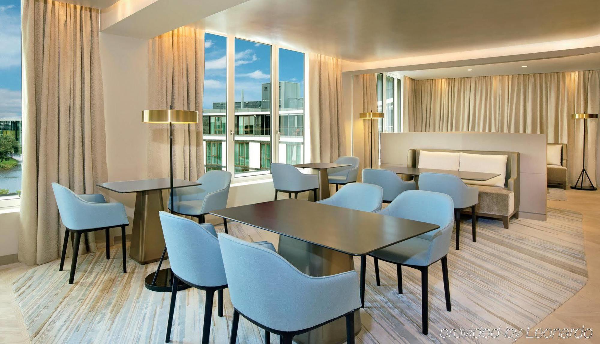 The Ritz-carlton, Hotel
